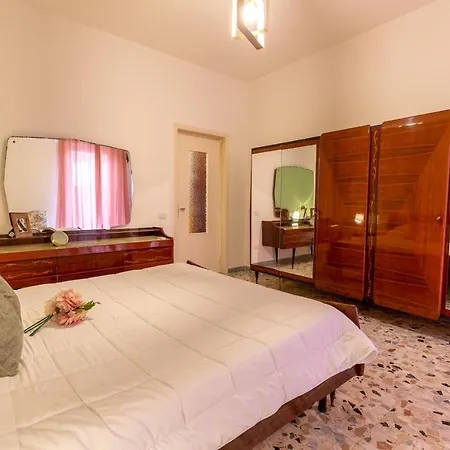 Siviglia 38 شقة